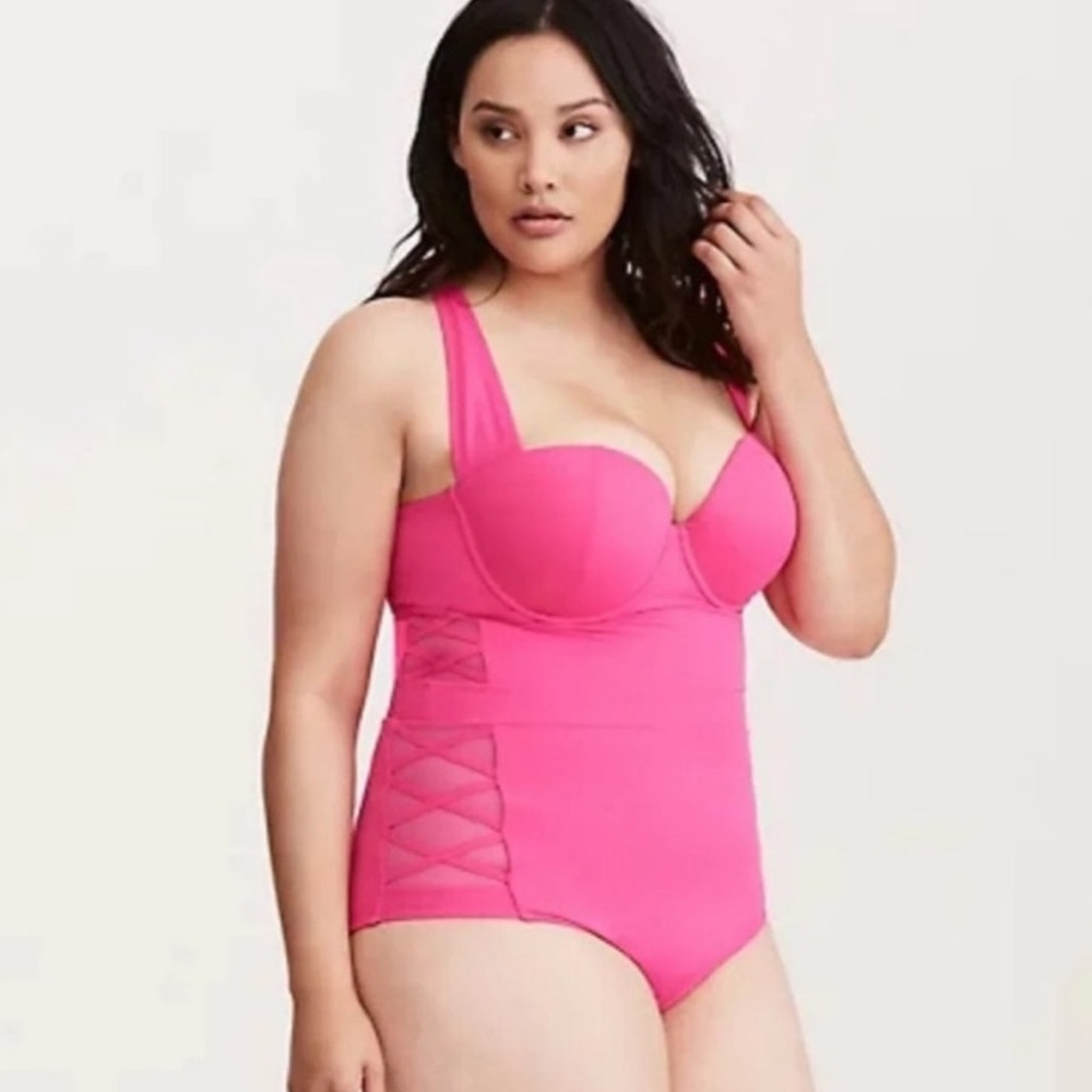NWOT SEXY SWIMSUIT by TORRID Sz 1 - One-Piece with Mesh Lattice Side Panels